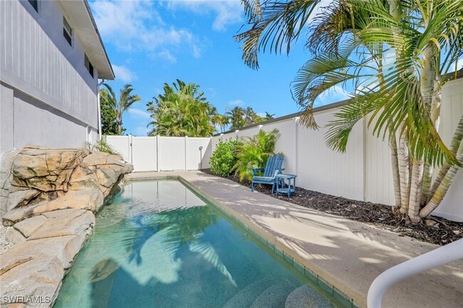 Building Photo - 2700 Gulfview Dr