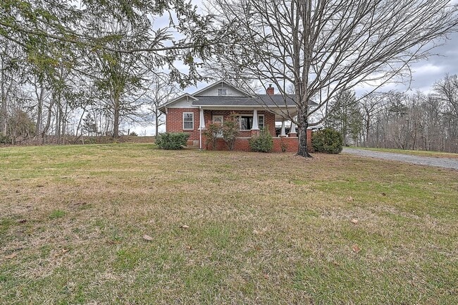 Building Photo - 6456 Blue Springs Pkwy