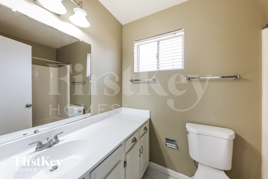 Building Photo - 2915 W Danbury Dr