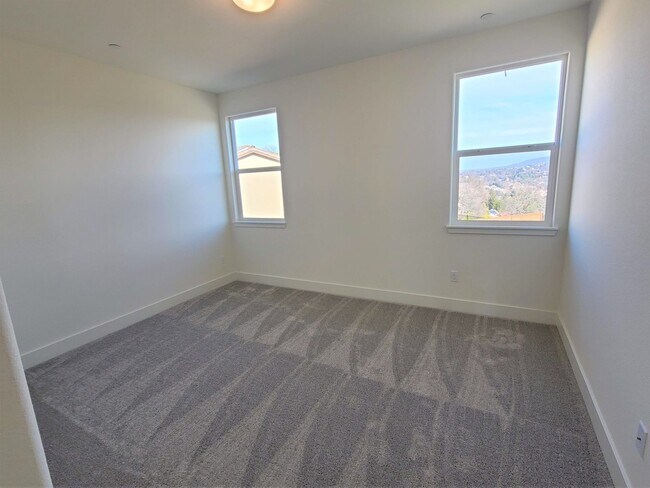 Building Photo - BEAUTIFUL BRAND NEW "NEXT-GEN" HOME W/ SOLAR & SIERRA VIEWS!!