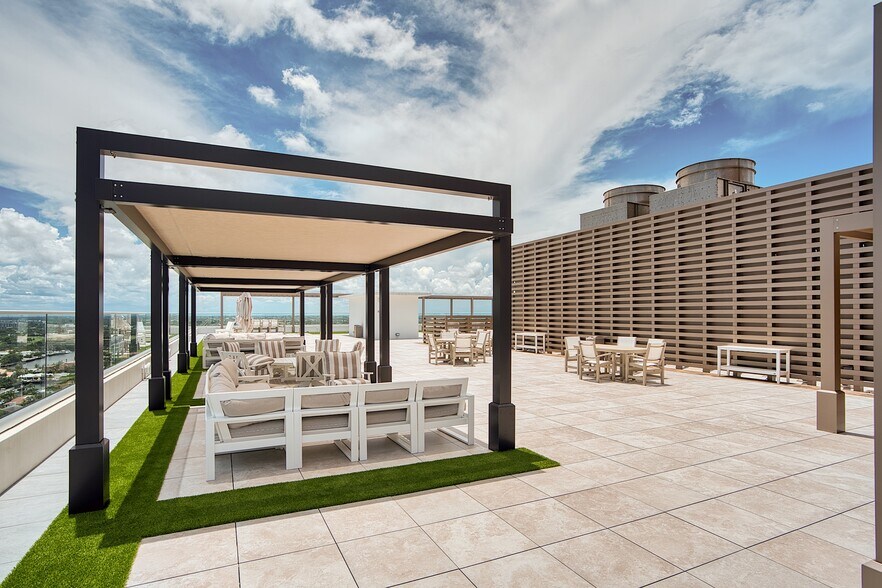 Building Photo - 4020 Galt Ocean Dr