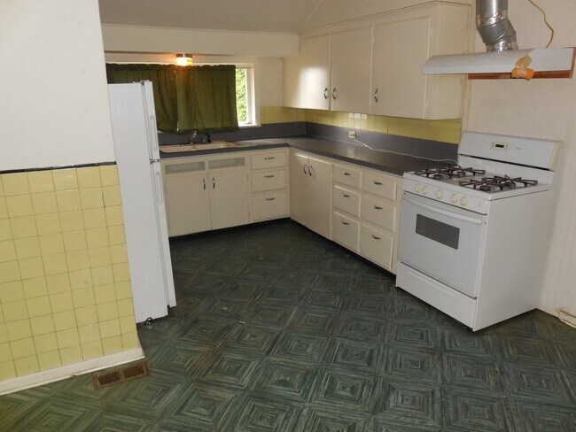 Building Photo - 509 N Forest St