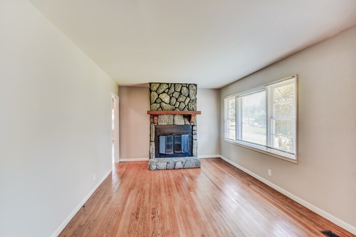 Building Photo - 908 9th Ave