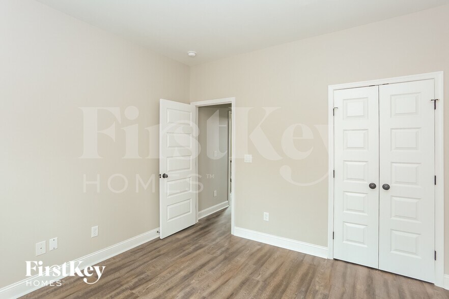 Building Photo - 105 Jefferson Dr