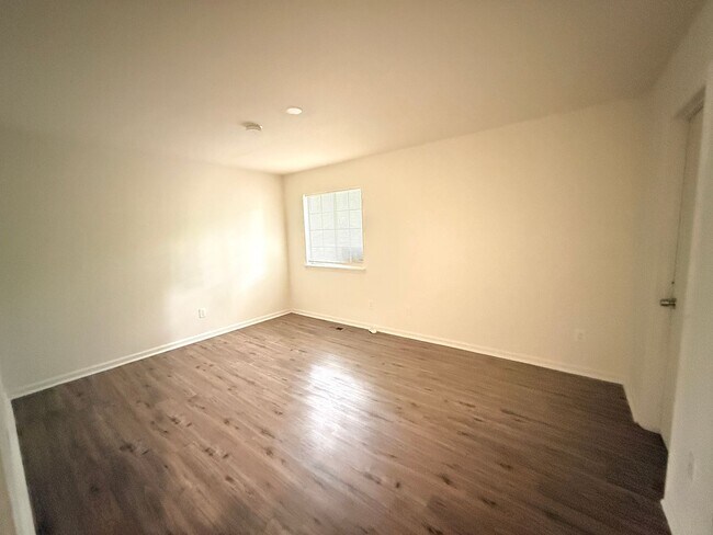 Building Photo - 8720 Mornington Dr