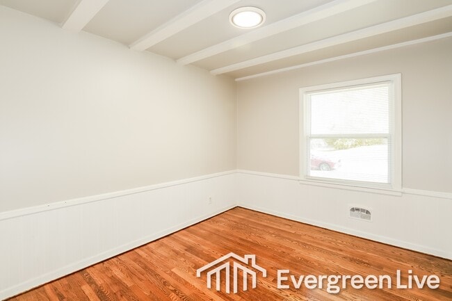 Building Photo - 9512 Bennington Ave