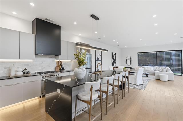 Building Photo - 3633 Thedford Ave