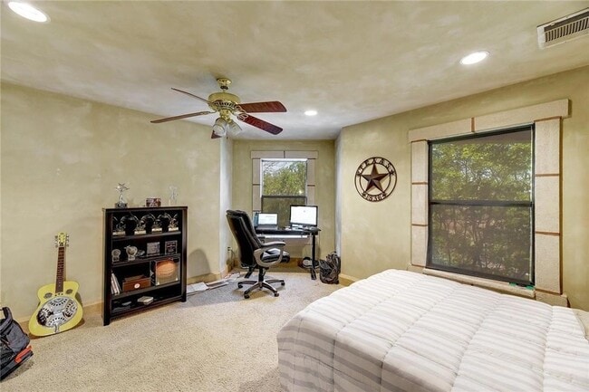 Building Photo - 1712 Lakeshore Dr