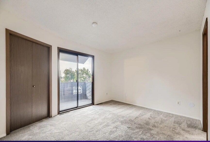 Building Photo - 2949 Shady Holw E