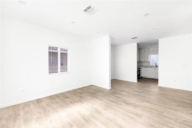 Building Photo - 7046 White Oak Ave