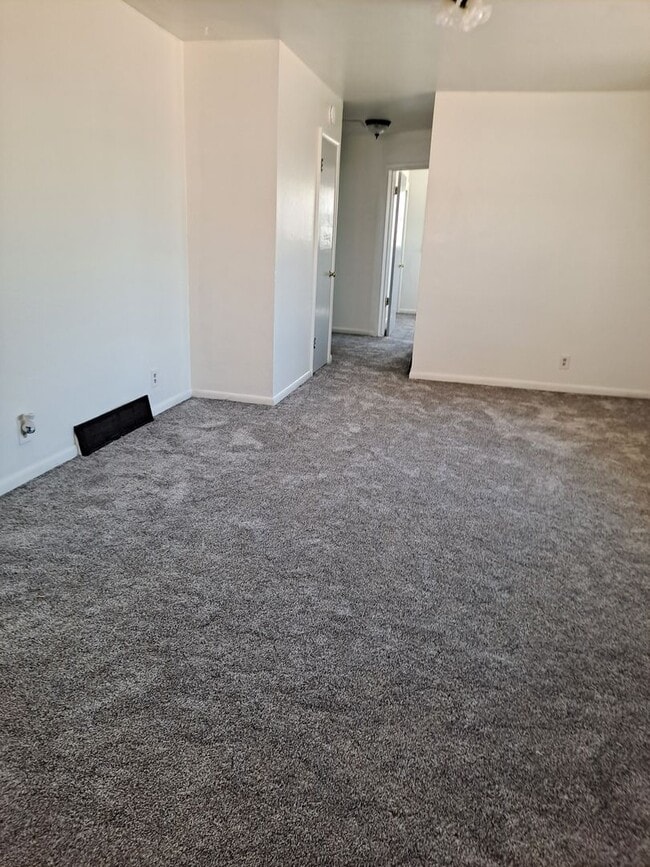Building Photo - ALL PROSPECTIVE TENANTS MUST SUBMIT A $58 ...
