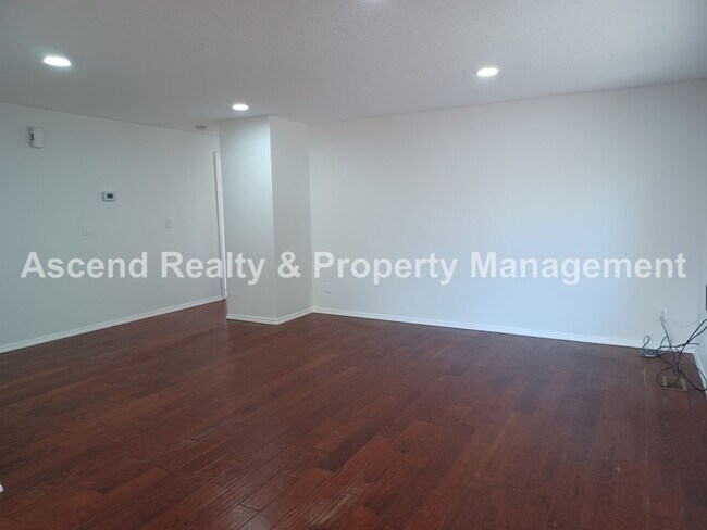 Building Photo - Remodeled Ranch on CuldeSac Large Fenced B...