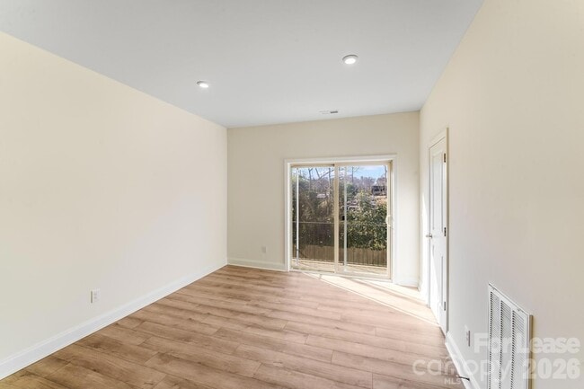 Building Photo - 334 Simeon Dr