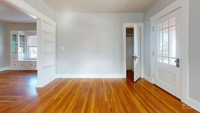 Building Photo - 2046 Wyandotte Ave