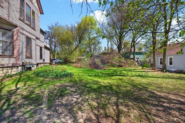 Building Photo - 410 Eastern Ave SE