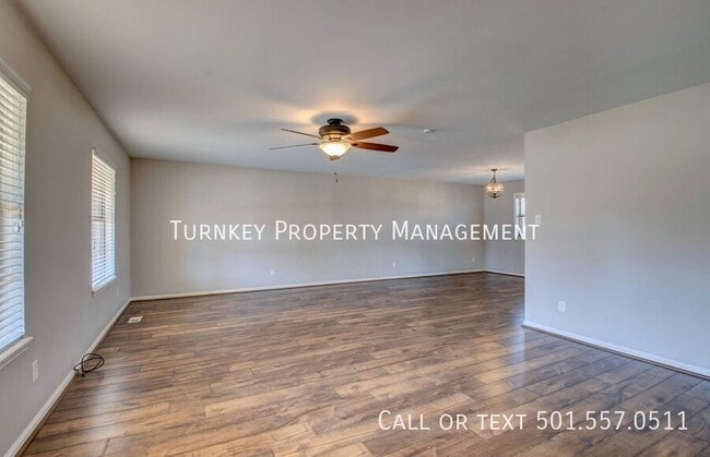 Building Photo - 2 Forest Maple Ct