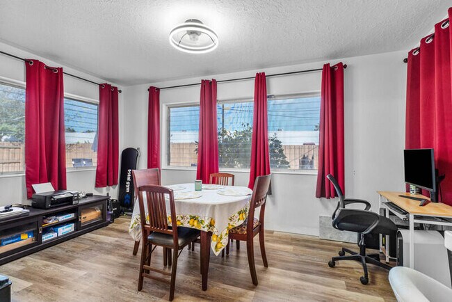 Building Photo - 4780 NE 8th Terrace