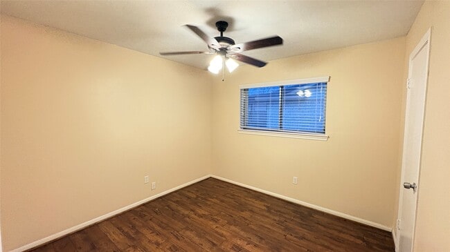 Building Photo - 13914 Oakwood Ln