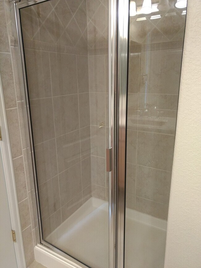 Building Photo - 2 bed/3 bath with spacious finished basement!