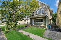 Building Photo - 305 Cable St