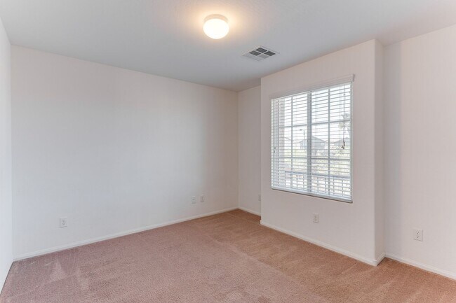 Building Photo - SINGLE HOME 3 BEDROOM 2 BATH