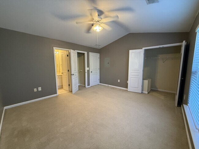 Building Photo - 490 S Barnett Shoals Rd