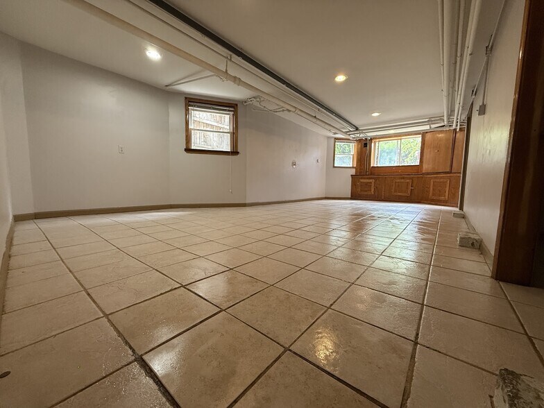 Building Photo - 4527 N Christiana Ave