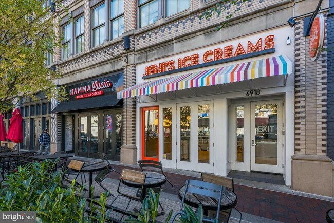 Building Photo - 4915 Hampden Ln