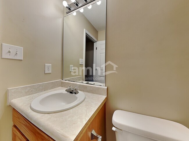 Building Photo - 10741 Glenluce Avenue