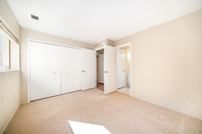 Building Photo - 275 Briarcrest Dr