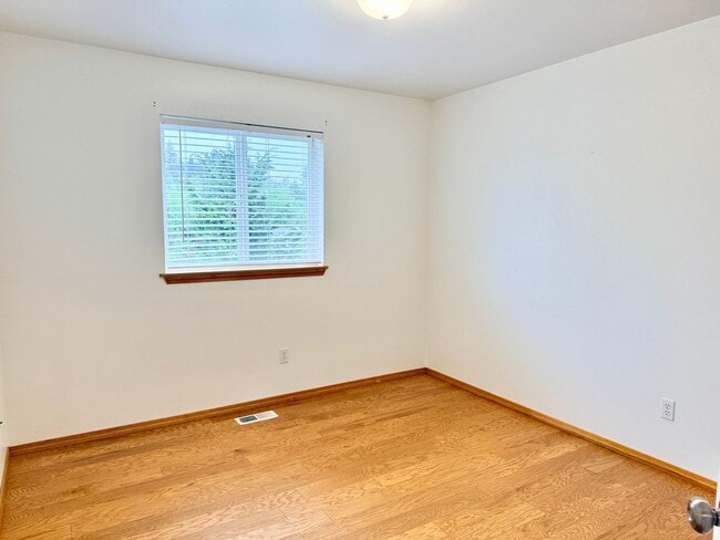Building Photo - Rare First-Time Rental | Spacious 5BR + Office Cul-de-Sac Home Backing to Nature