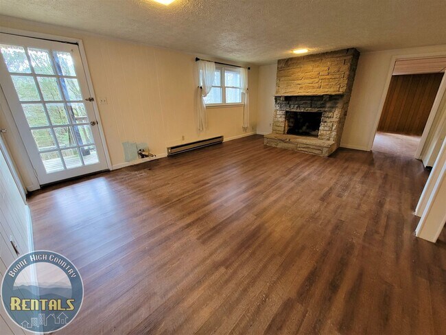 Building Photo - 316 Carl Giles Rd