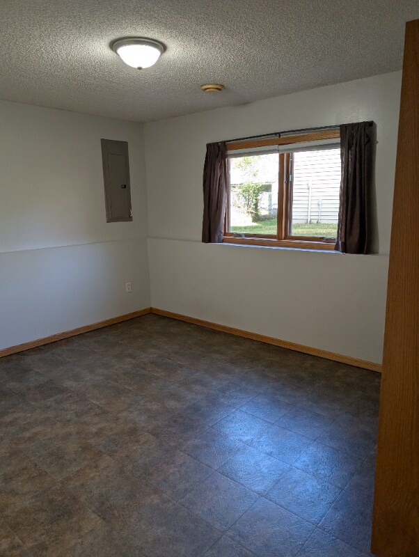 Building Photo - 1010 7th Ave N