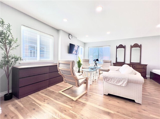 Building Photo - 9256 Crocus Ave