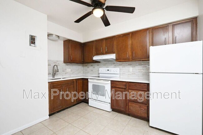 Building Photo - 530 Laurel St