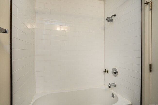 Building Photo - 10 Riverview