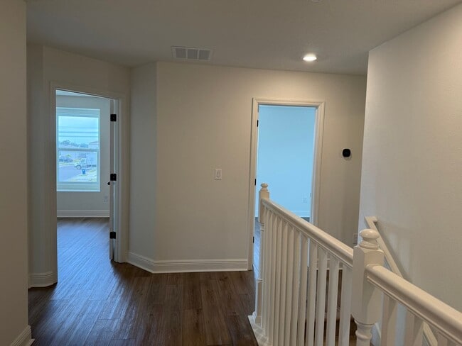 Building Photo - Beautiful 4 bedroom Home