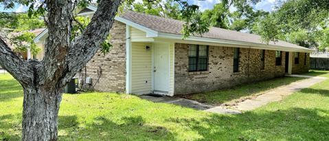 Building Photo - 2114 Hollyhill Rd