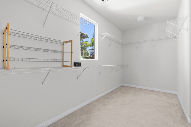 Building Photo - 16263 Lone Bluff Ct
