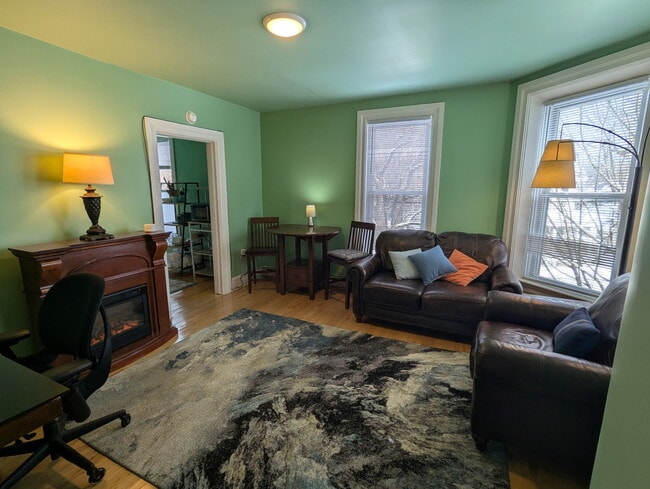 Building Photo - 423 Budd St