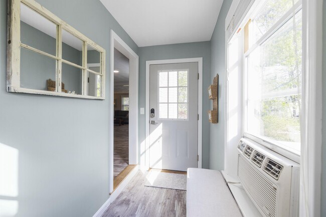 Building Photo - 16 Grasshopper Ln