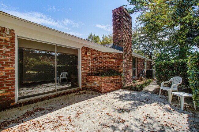 Building Photo - 1805 Chelwood Cir