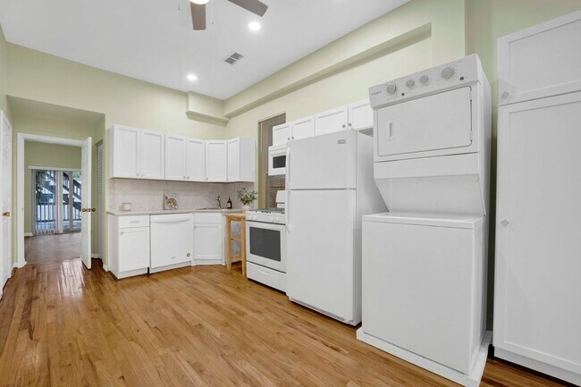 Building Photo - 1329 N Oakley Blvd