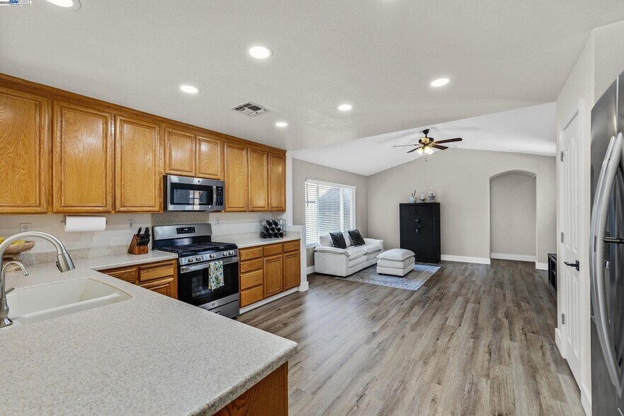 Building Photo - 1636 Green Springs Ct