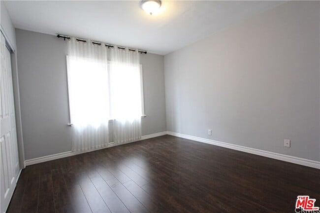 Building Photo - 3807 W 59th Pl