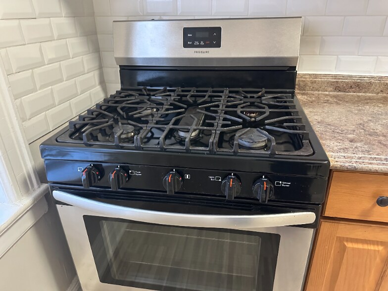 Building Photo - 115 Fairview Ave