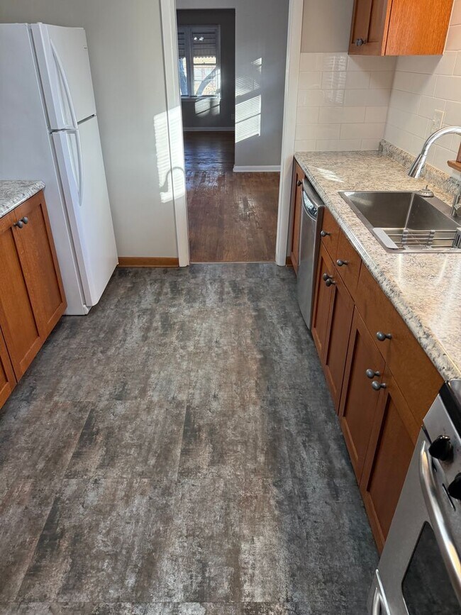 Building Photo - Gardiner Ave S. 223-225