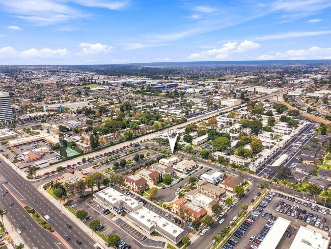 Building Photo - 16762 Viewpoint Ln