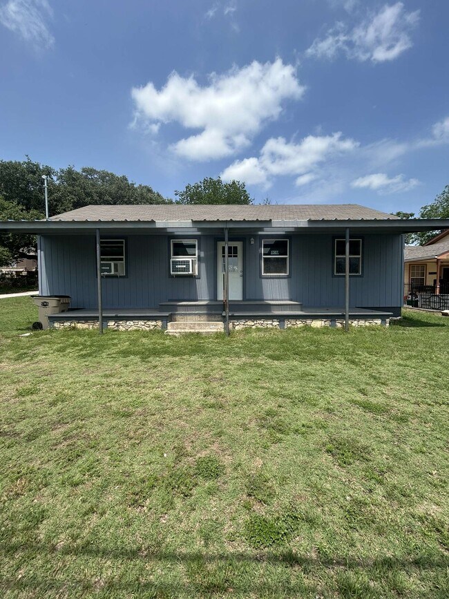 Primary Photo - 1007 E Grand Ave