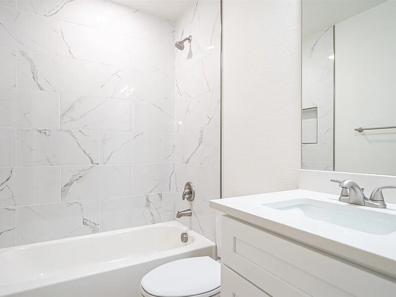 Building Photo - 924 Bosque River Dr